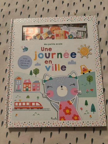 Livre Une journée en ville avec élément en feutrine