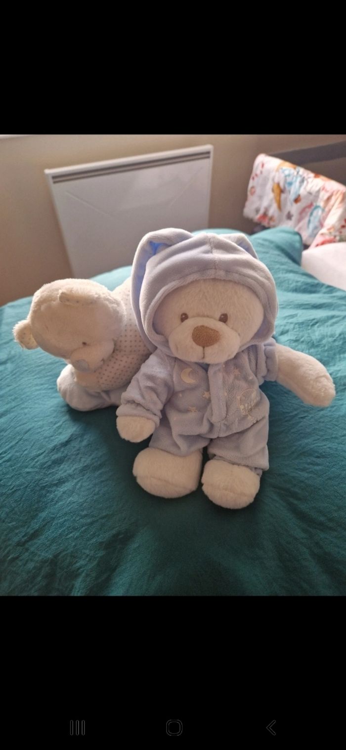 Lot de 2 peluches ourson celui sur le nuage fait de la musique.