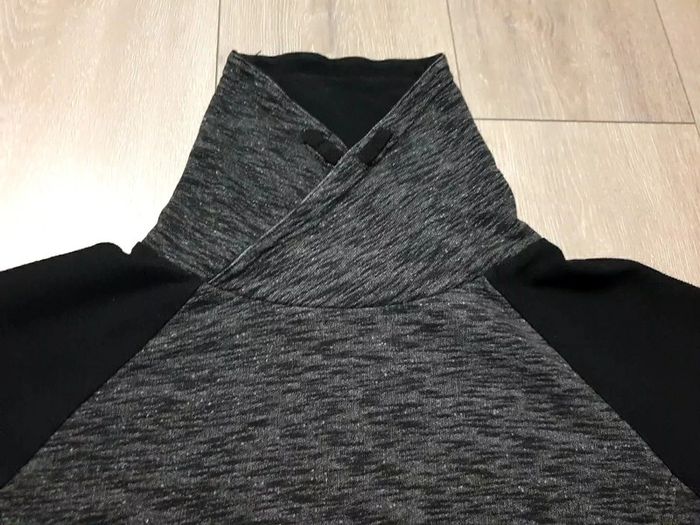 Très beau pull gris et noir. Garçon 14 ans/xs. Marque Kiabi - photo numéro 2
