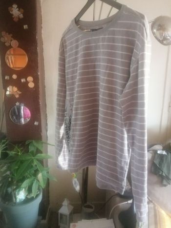 🌸Tee-shirt rayé gris et blanc Taille 38 "NKDS" 🌸