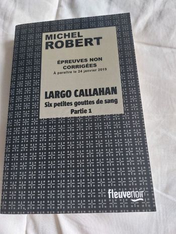 Livre titre Six petites gouttes de sang partie 1