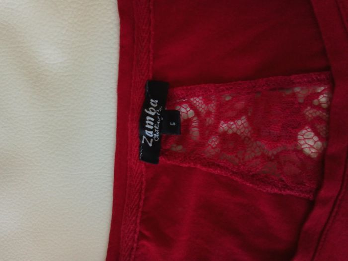 Pull femme rouge/ bordeaux manches 3/4 en dentelle  excellent état - photo numéro 5
