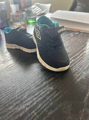Umbro taille 23