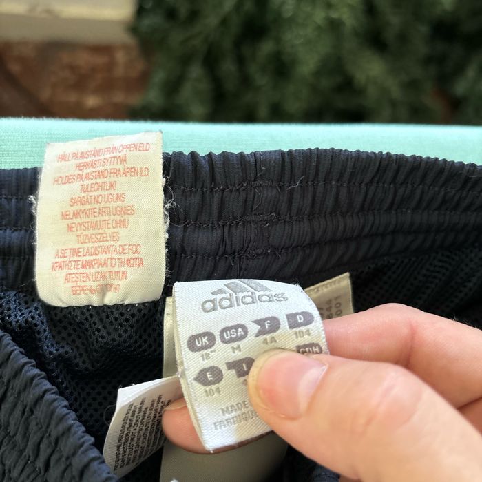 Vends lot de trois shorts taille 4 ans adidas et autre en très bon état - photo numéro 2