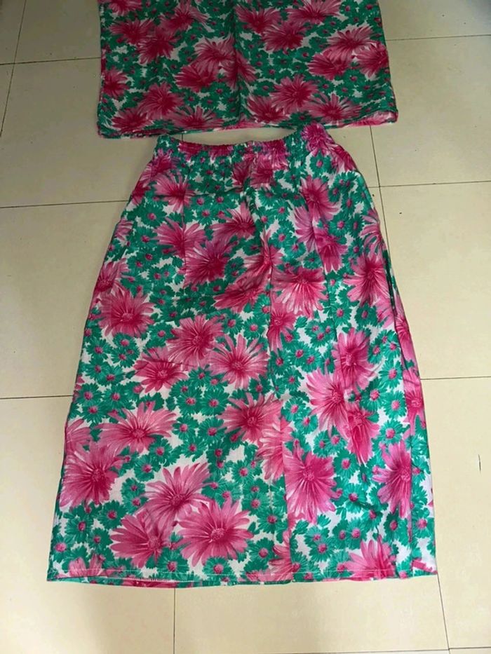 Ensemble femme été fleuris T38/40 et T42/44 neuf - photo numéro 4