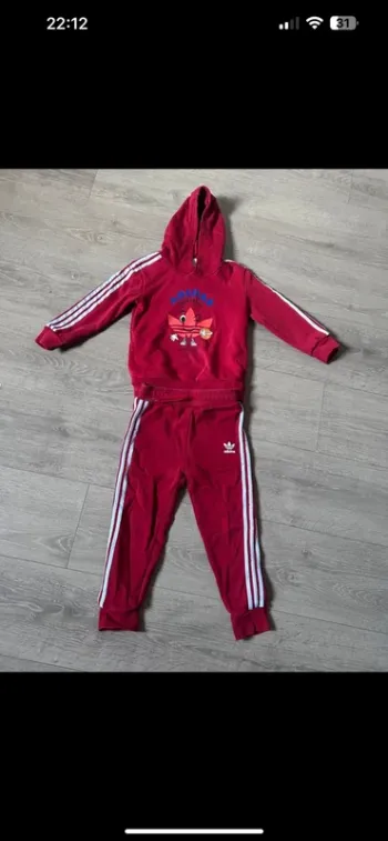 Ensemble jogging adidas rouge 3-4 ans Très bon état