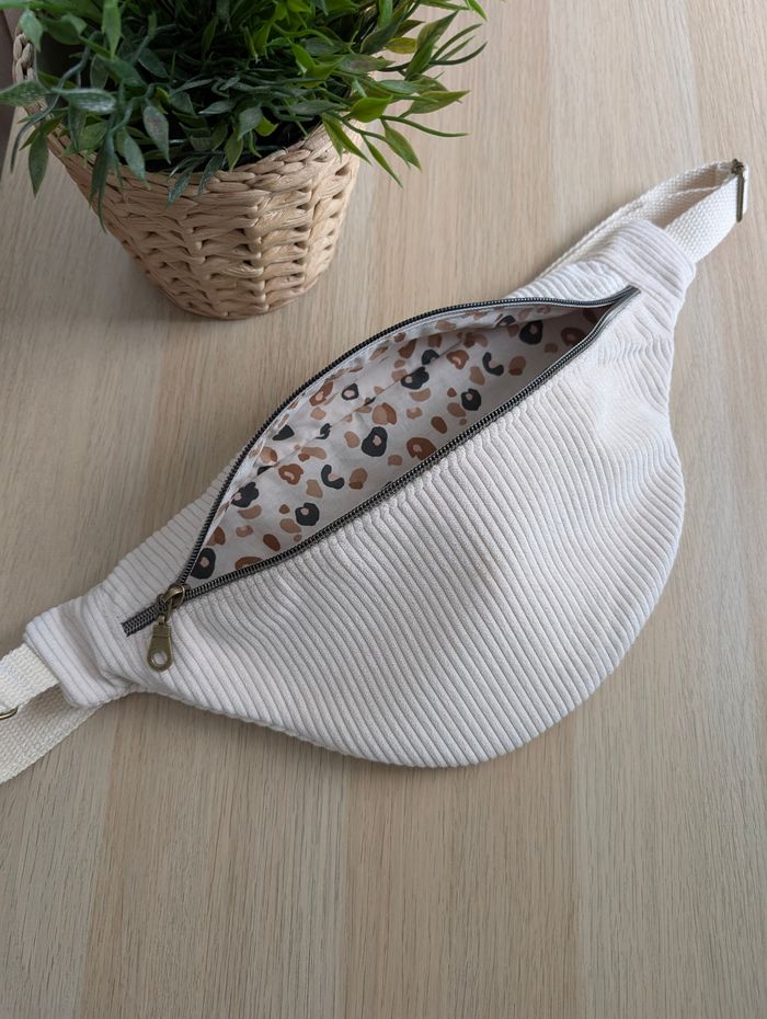 Sac banane femme en velours cotelé beige clair et leopard