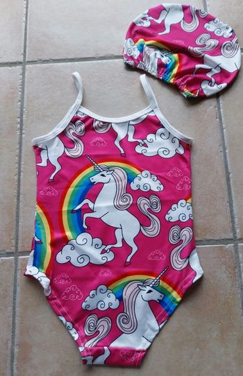 Maillot de bain 1 pièce licorne avec bonnet 4/5 ans