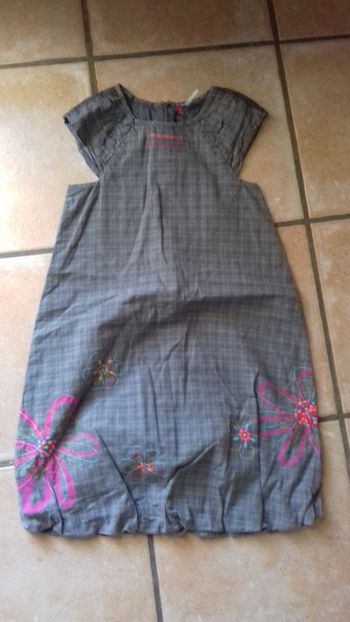 Jolie robe  avec broderies