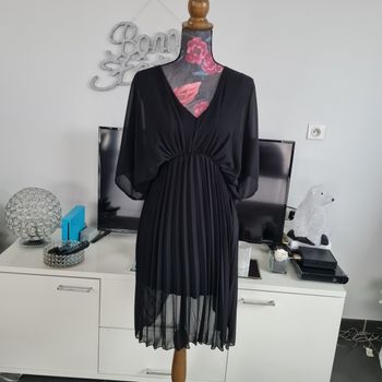 Magnifique robe noire plissée