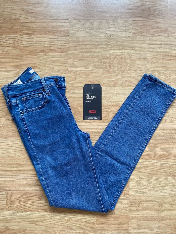 Magnifique Jean Levi’s bleu skinny 721 High rise skinny  taille 24