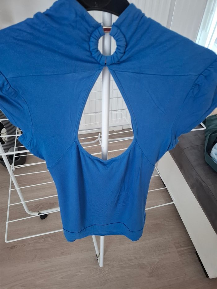 Top bleu - photo numéro 2