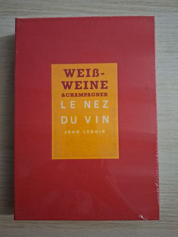 Le nez du vin, vin blanc et champagne,  Jean Lenoir, 12 arômes, neuf en Allemand.
Le nez du vin, vin blanc et champagne, Jean Lenoir, neuf.