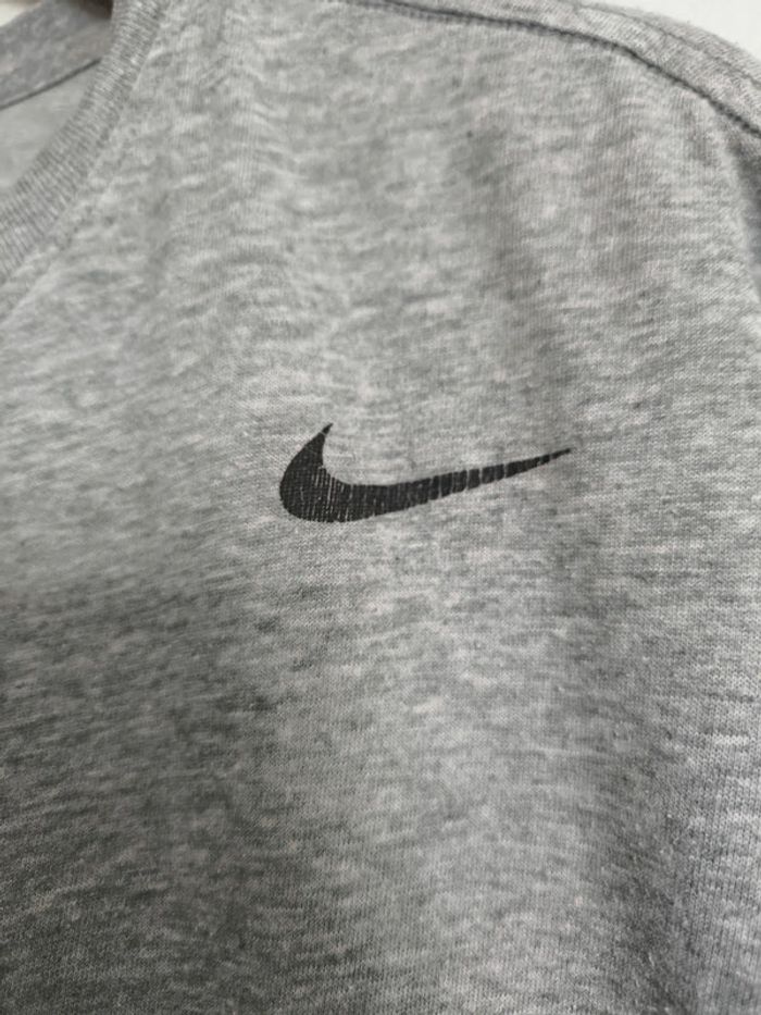 Tee shirt gris Nike taille M - photo numéro 2