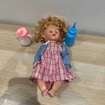 Poupée avec accessoires