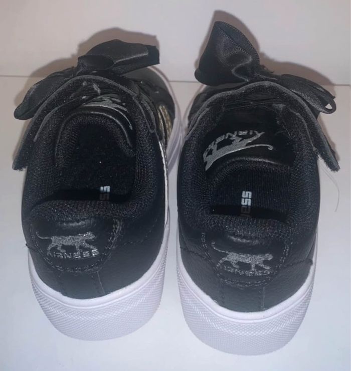 Basket AIRNESS Neuve Taille 22 - photo numéro 4