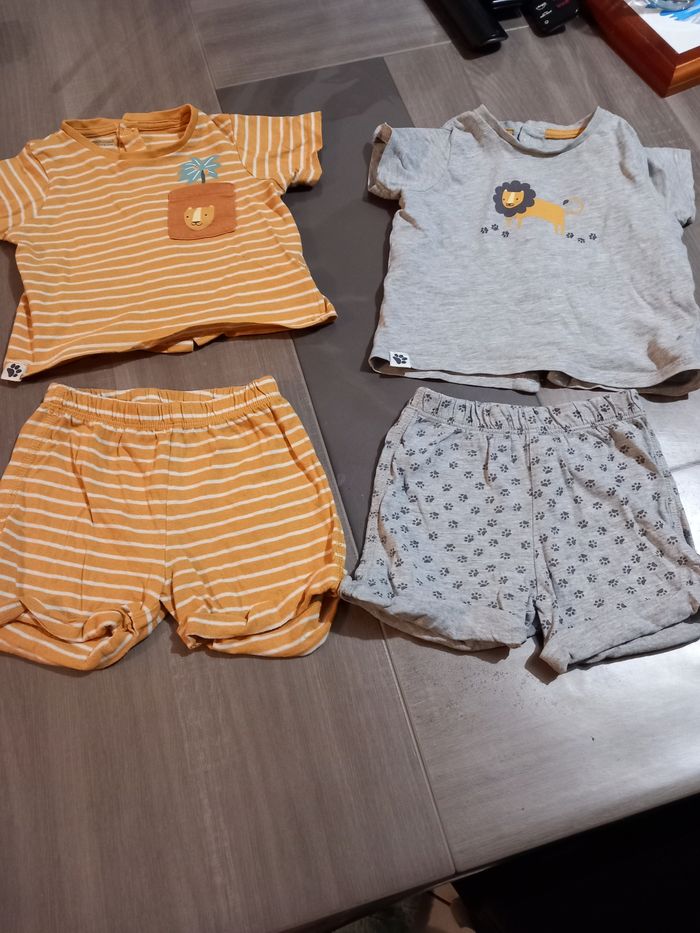 2 pyjamas 12mois