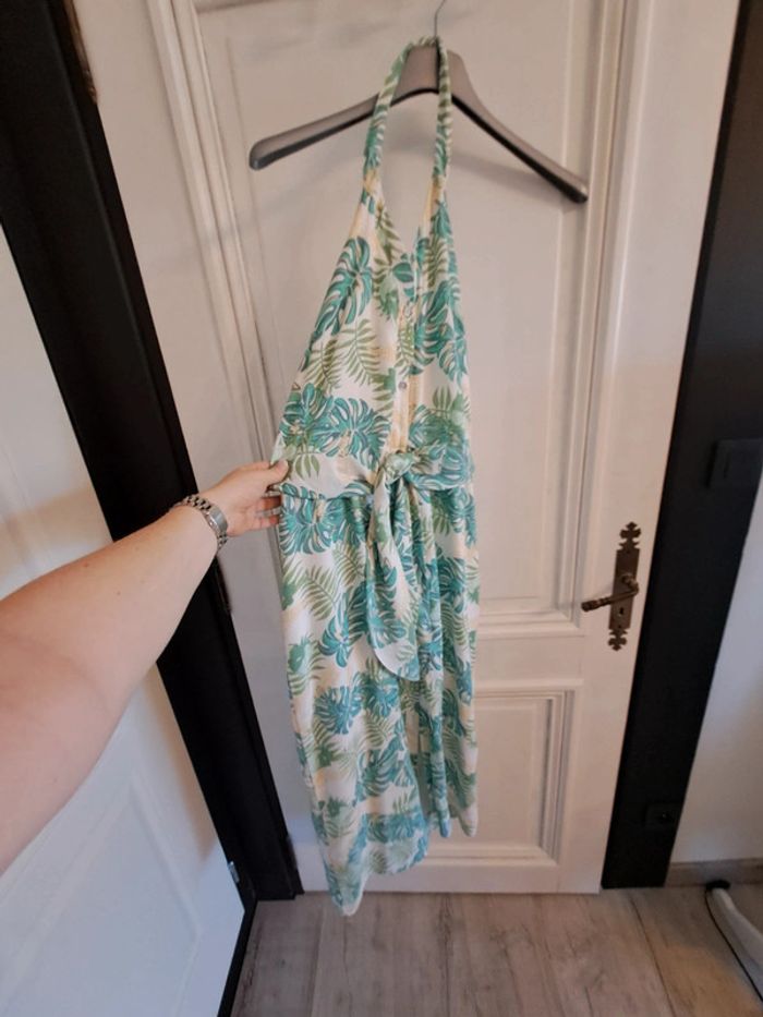 Robe dos nu - photo numéro 2