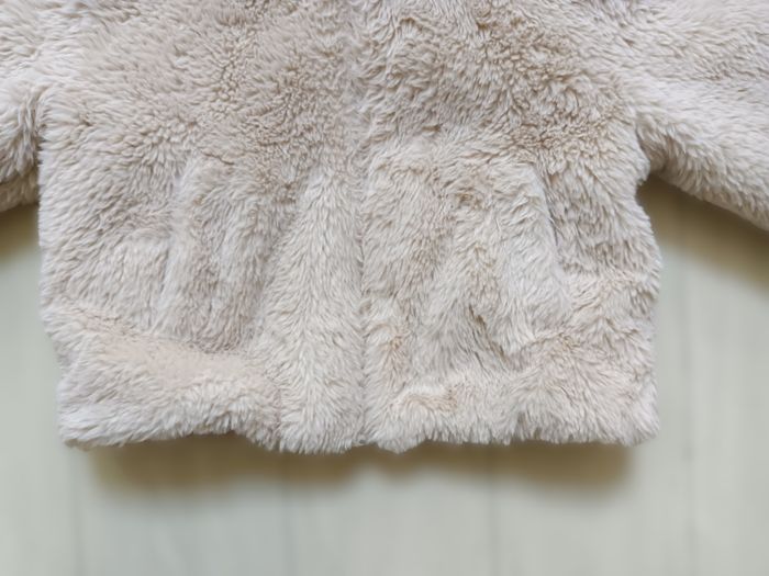 Manteau. Doudoune reversible rose et fausse fourrure à capuche. Zara. Taille 4 - 5 ans. 110 cm - photo numéro 8