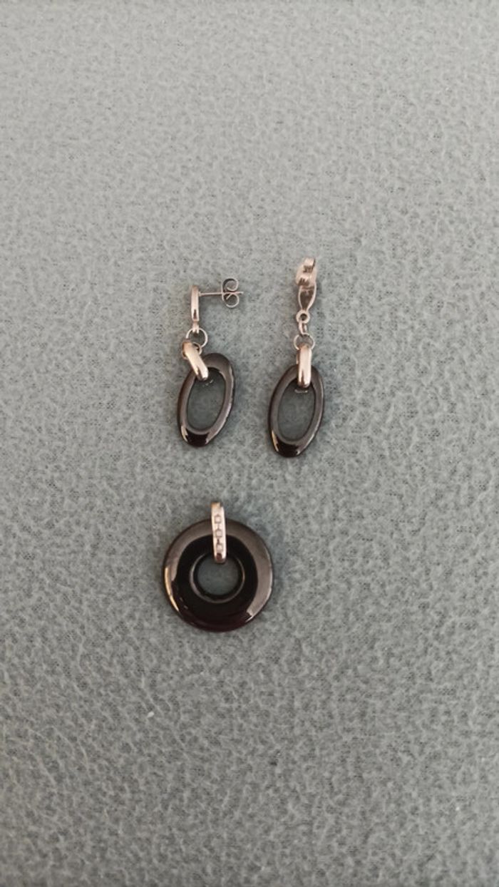 Boucles et pendentif