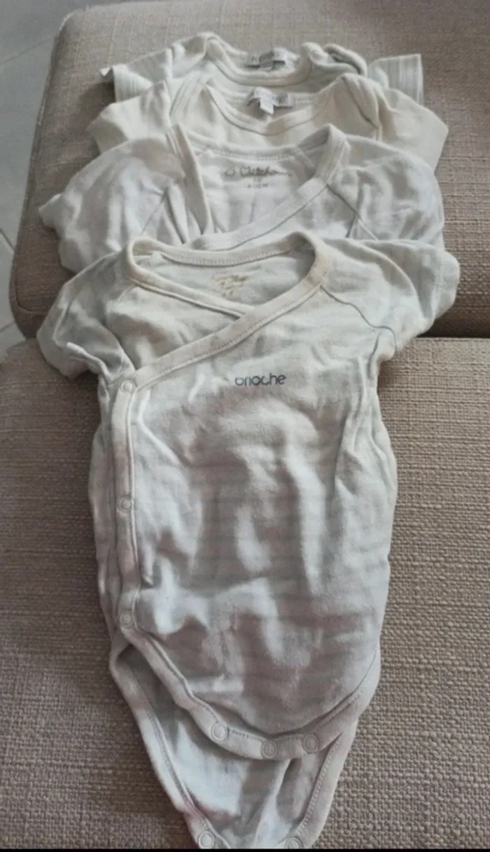 Lot bodies 3 mois