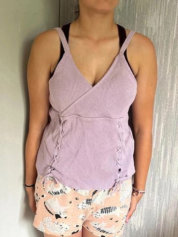 Top écrit taille 52 mais taille petit plus 44•