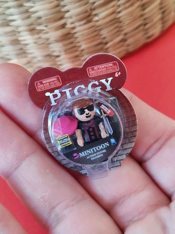 Jeu figurine piggy sous blister -mini brands