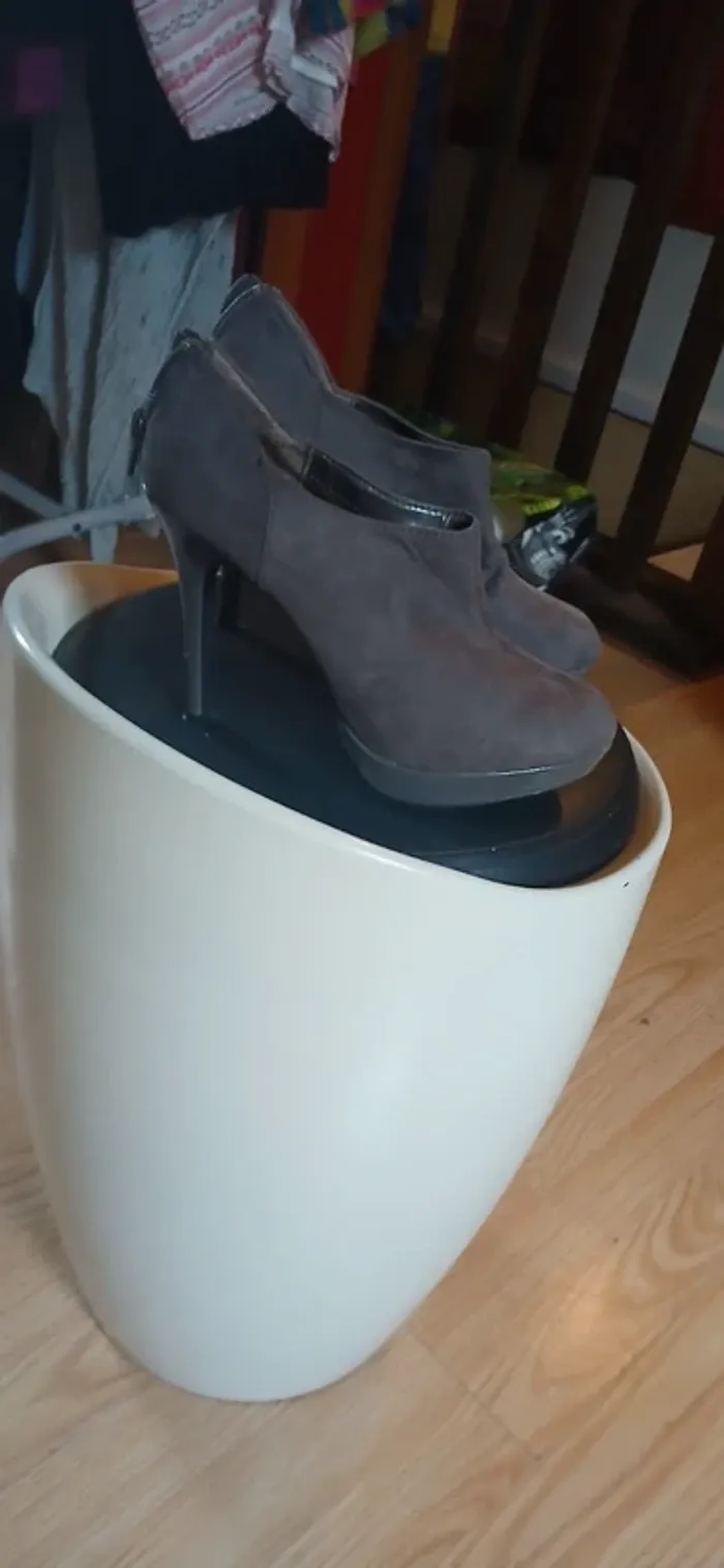 Petite chaussure à talon aiguille - photo numéro 4