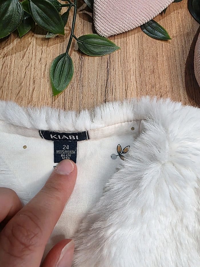 Gilet sans manche fourrure Kiabi 24 mois - photo numéro 3