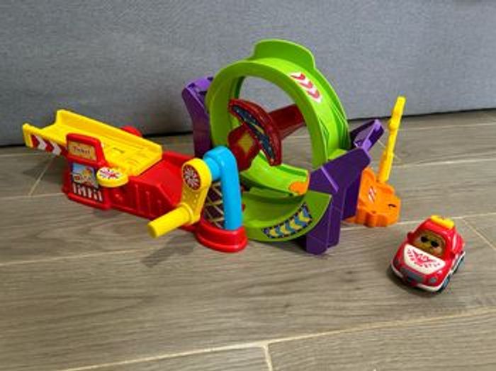 Tut tut Looping avec la voiture
