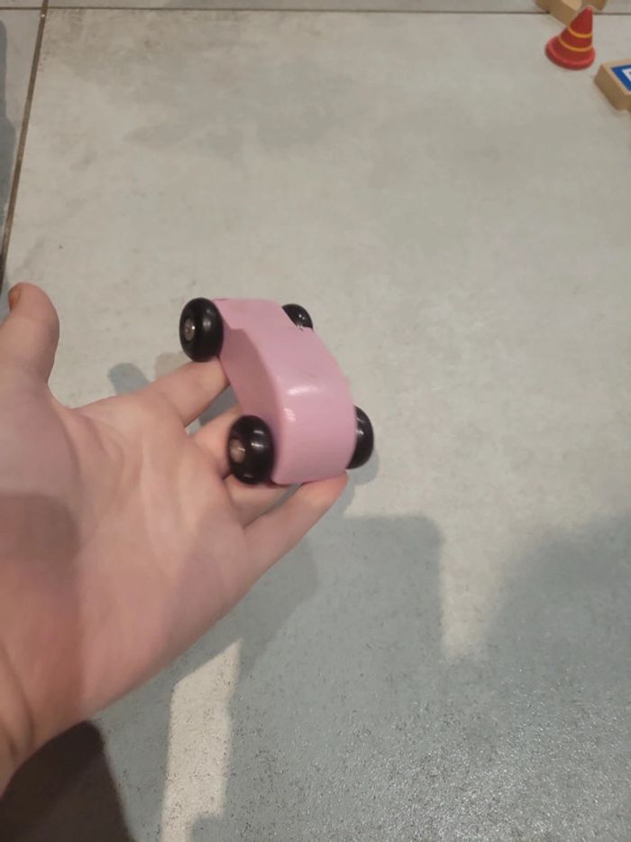 Jouet voiture rose bois roue