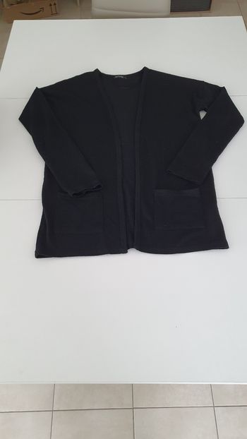 A donner dans un lot : gilet noir long en s