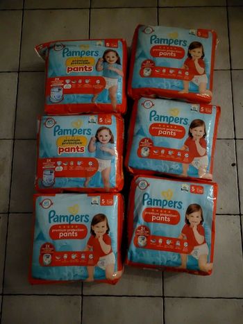 Lot couches pampers Premium pants 