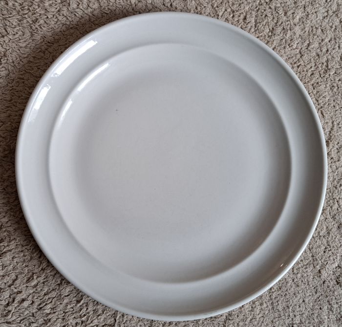 🍽 Assiette blanche en porcelaine de Sarreguemines France