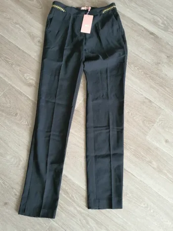 Pontalon noir motifs doré taille s neuf