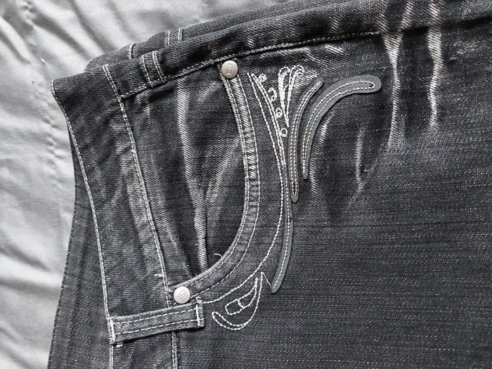N°241  Jean avec déco sur poche avant et arrière. - photo numéro 3