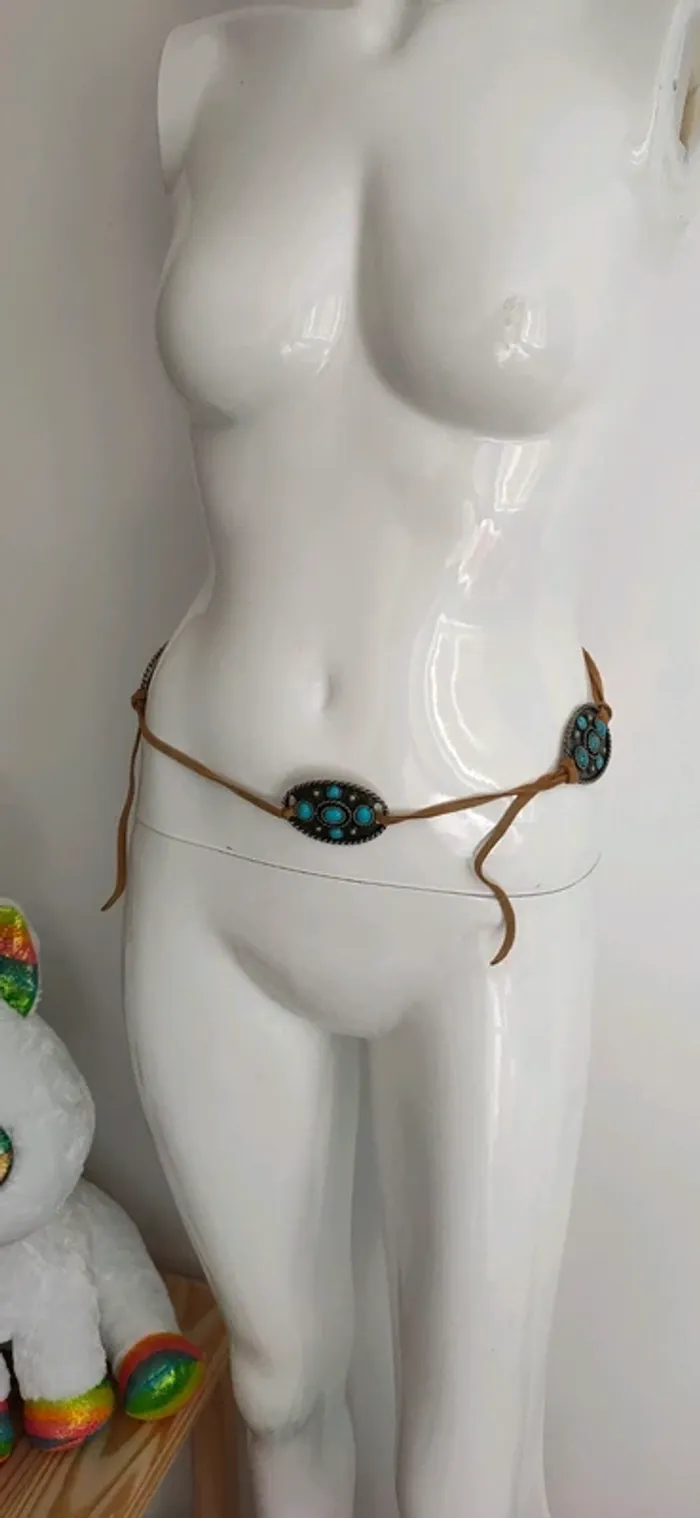 Lots de colliers 'ethniques' marrons (dont 2 avec nacres) - photo numéro 3
