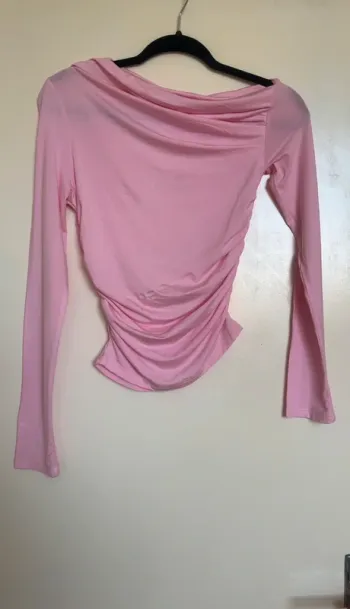 Top rose épaule dénudée T36 - Neuf 💕