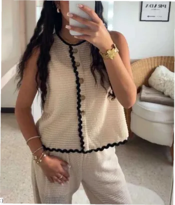 Ensemble Femme Deux Pièces Beige Gaufré Finitions Noires - Taille S Neuf Jamais Porté