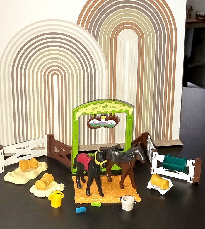 🟡 Playmobil  Lot Enclos  avec petits accessoires et chevaux