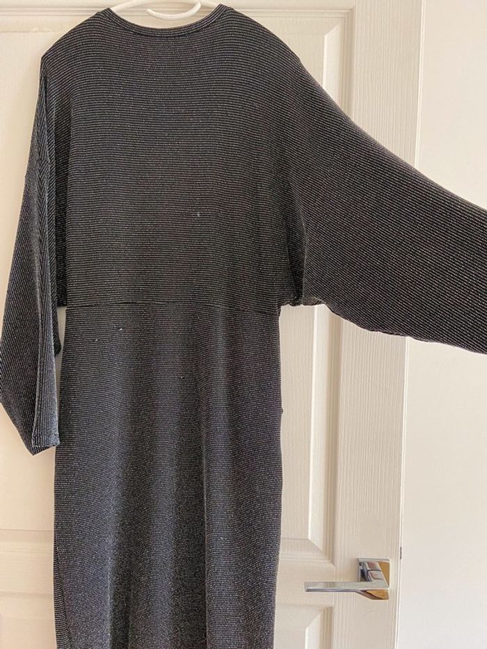 Robe gris avec file argenté Zara , longueur de la robe 115 cm, col rond, taille M neuf - photo numéro 9