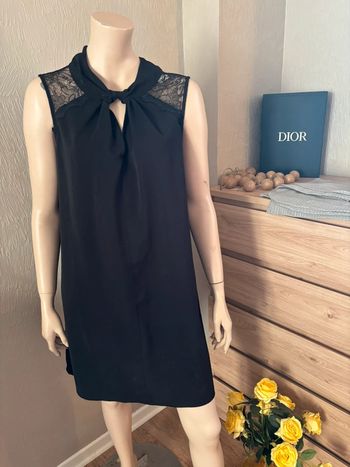 Robe noire et dentelle