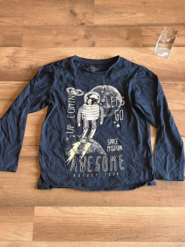 Je vend un manche longue garçon enfant 5-6 ans très bon état