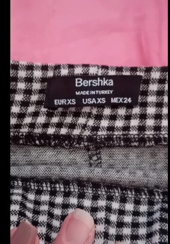 Superbe mini jupe à carreaux noir et blanc Bershka en parfait état - photo numéro 4