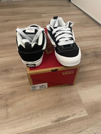 Vans knu skool noires blanches