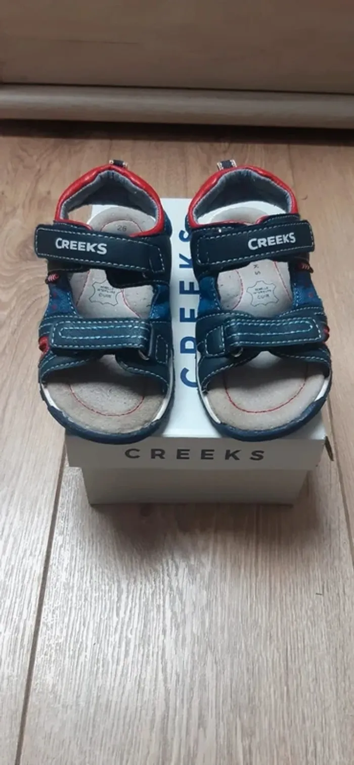 Chaussures sandales / nu-pieds creeks pointure 26 en très bon état - photo numéro 2