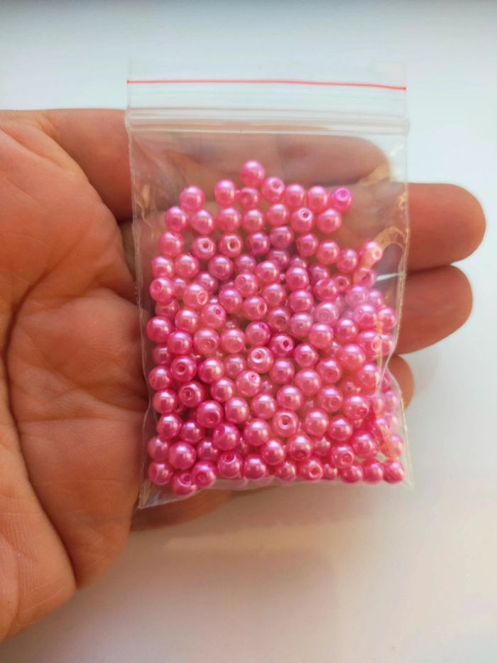 200 minis perles 4mm en verre rose Lot n°2292
