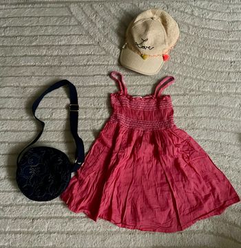 Robe et casquette 4 ans