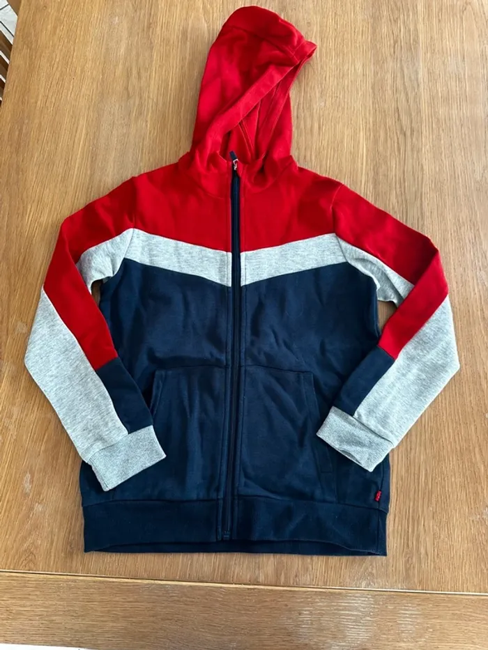Gilet zippé à capuche