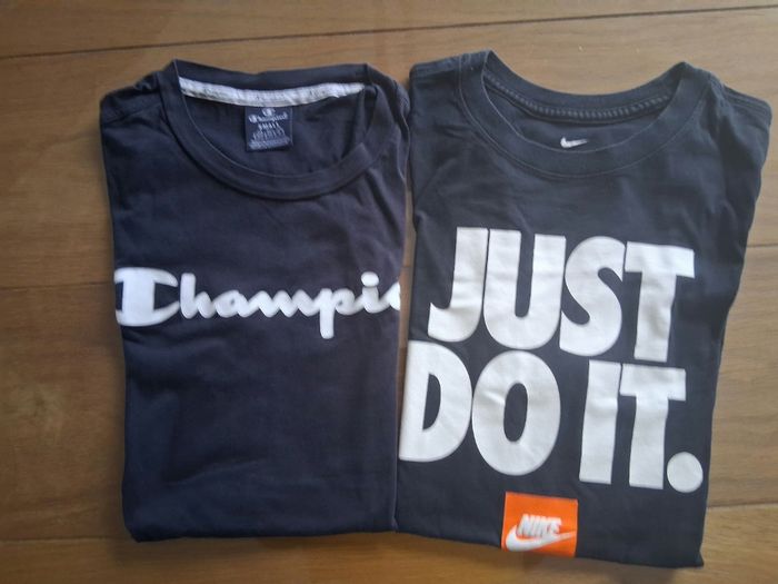 Lots de 2 tee-shirts Taille S (Champion et Nike)
